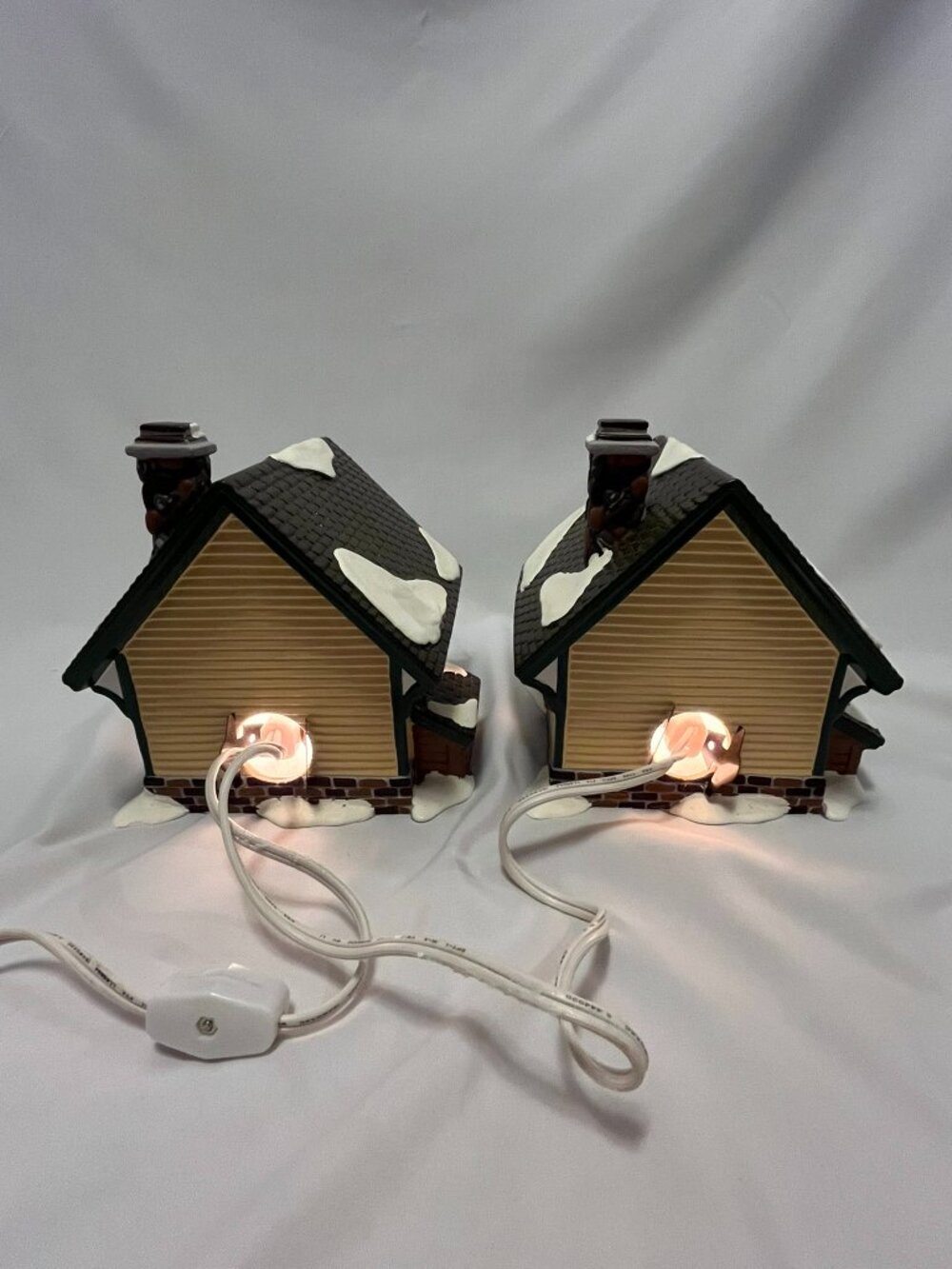 Department 56 Snow Village – Fisherman’s Nook Cabins (Trout & Bass) – Orig Box - Picture 2 of 16